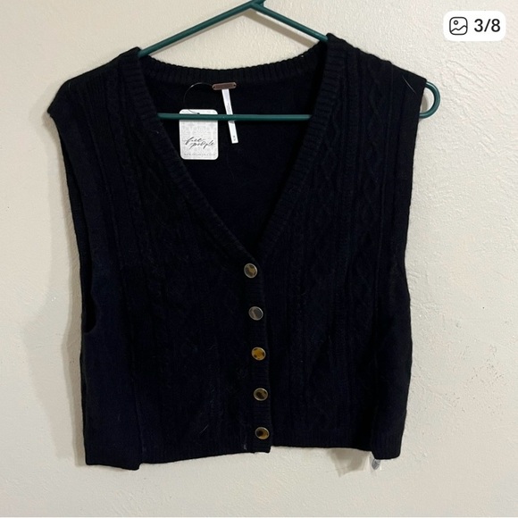 Free People Beatrice 100% Cashmere Vest Y2K Crop
Black Size Medium NWT - Picture 3 of 3